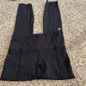 Black leggings with pockets. No size tag.